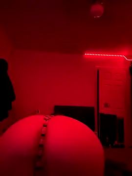 Snapshot of Paige-124 chatting on December 18, 2025, 5:01 am Paige-124 online show from December 18, 2025, 5:01 am