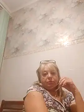 Snapshot of LinaLight88 chatting on December 19, 2025, 9:50 pm LinaLight88 online show from December 19, 2025, 9:50 pm