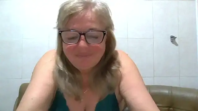 LinaLight88 online show from April 15, 2026, 6:56 pm