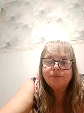 Snapshot of LinaLight88 chatting on January 7, 2026, 8:58 pm LinaLight88 online show from January 7, 2026, 8:58 pm