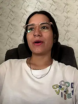 Snapshot of Val12777 chatting on December 16, 2025, 2:10 pm Val12777 online show from December 16, 2025, 2:10 pm