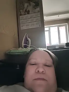 -Queen- online show from February 9, 2026, 12:14 pm