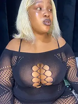 Snapshot of THICKBARBIE32 chatting on July 1, 2026, 1:06 am THICKBARBIE32 online show from July 1, 2026, 1:06 am