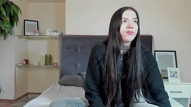 Snapshot of AdrianaCult chatting on February 17, 2026, 6:11 am AdrianaCult online show from February 17, 2026, 6:11 am