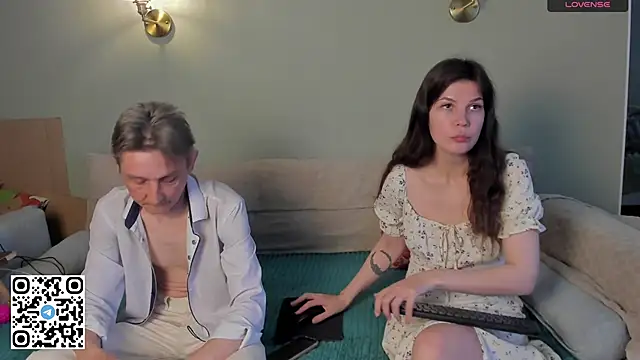 WeliosCouple online show from April 24, 2026, 7:10 am