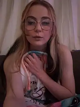 sugxrfox online show from December 16, 2025, 6:28 am