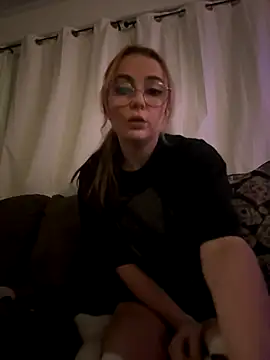 sugxrfox online show from December 18, 2025, 6:51 am