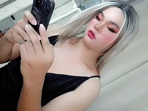 Snapshot of Shaneloveme chatting on June 17, 2026, 3:11 pm Shaneloveme online show from June 17, 2026, 3:11 pm
