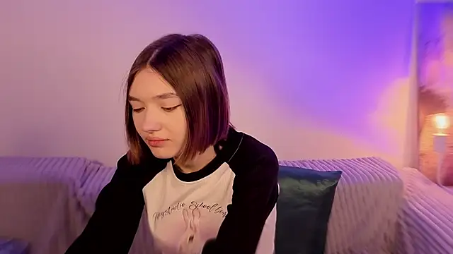 Leyla crsh online show from February 10, 2026, 5:06 am