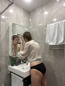 Snapshot of Sensual_Flower chatting on February 1, 2026, 7:28 am Sensual Flower online show from February 1, 2026, 7:28 am