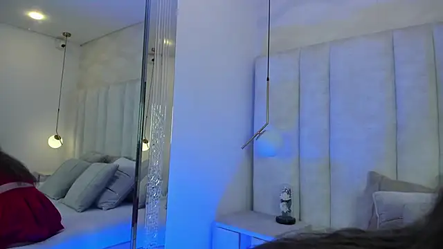 Im AuraGold online show from December 18, 2025, 12:42 pm