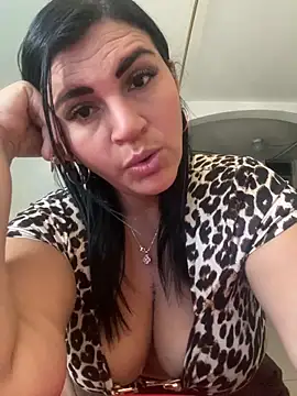 Snapshot of sophie-honey chatting on February 27, 2026, 2:39 pm sophie-honey online show from February 27, 2026, 2:39 pm