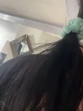 Snapshot of sophie-honey chatting on December 19, 2025, 2:52 pm sophie-honey online show from December 19, 2025, 2:52 pm