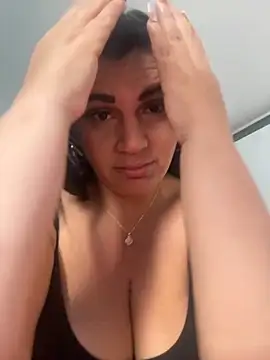 Snapshot of sophie-honey chatting on February 16, 2026, 3:32 pm sophie-honey online show from February 16, 2026, 3:32 pm