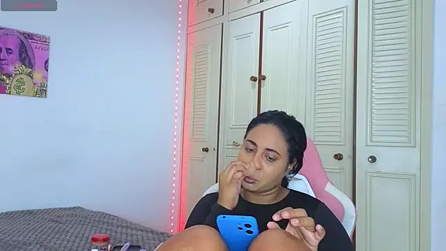 Snapshot of Valery__lovex chatting on February 21, 2026, 9:00 am Valery lovex online show from February 21, 2026, 9:00 am