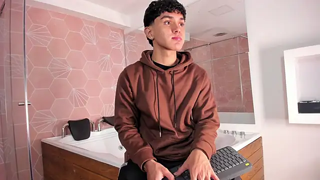  TaylorBlack online show from January 8, 2026, 11:38 am