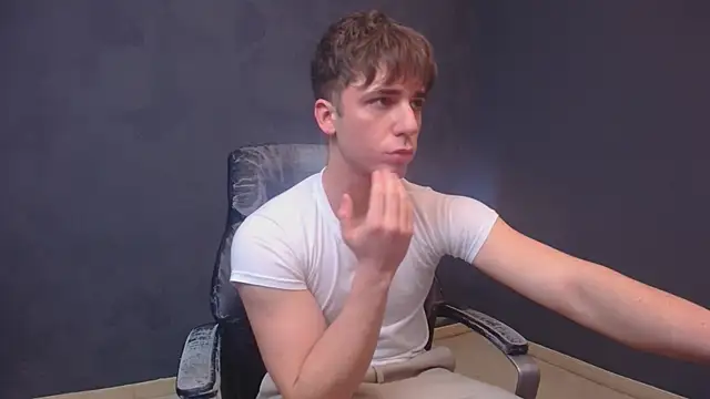 Snapshot of KellenWest chatting on December 17, 2025, 11:15 am KellenWest online show from December 17, 2025, 11:15 am