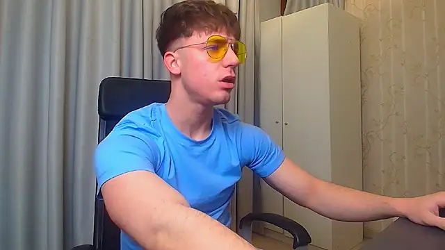 Snapshot of KellenWest chatting on February 16, 2026, 5:17 am KellenWest online show from February 16, 2026, 5:17 am