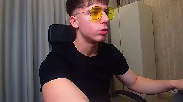 Snapshot of KellenWest chatting on February 14, 2026, 5:07 am KellenWest online show from February 14, 2026, 5:07 am