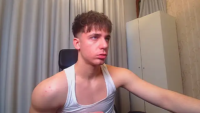 Snapshot of KellenWest chatting on February 18, 2026, 5:49 am KellenWest online show from February 18, 2026, 5:49 am