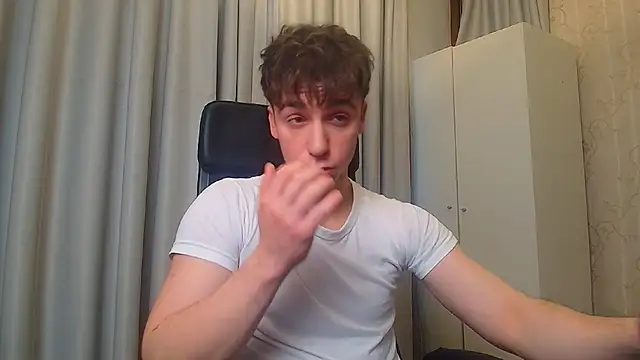 Snapshot of KellenWest chatting on February 28, 2026, 5:29 am KellenWest online show from February 28, 2026, 5:29 am