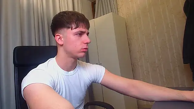 Snapshot of KellenWest chatting on February 15, 2026, 5:41 am KellenWest online show from February 15, 2026, 5:41 am