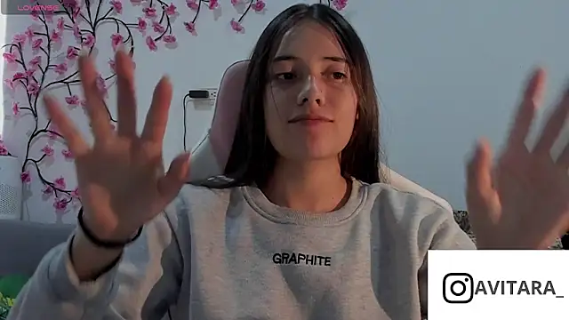 Snapshot of vanesita_ chatting on July 22, 2026, 7:49 pm vanesita online show from July 22, 2026, 7:49 pm