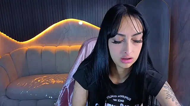 Snapshot of Tifany_Tx chatting on March 4, 2026, 12:35 pm Tifany Tx online show from March 4, 2026, 12:35 pm