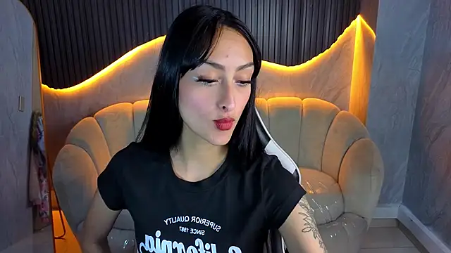 Snapshot of Tifany_Tx chatting on February 3, 2026, 1:05 pm Tifany Tx online show from February 3, 2026, 1:05 pm