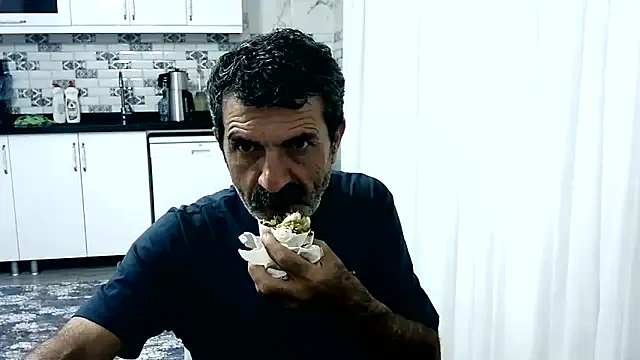 Snapshot of kobra21turki chatting on May 31, 2026, 10:43 pm kobra21turki online show from May 31, 2026, 10:43 pm