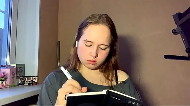 RollDols online show from December 17, 2025, 9:20 pm