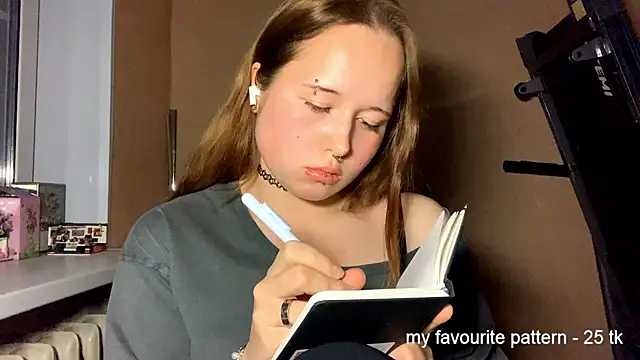 RollDols online show from December 19, 2025, 6:49 am