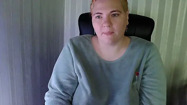 LissaLeon online show from December 18, 2025, 7:35 am