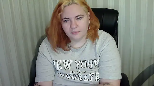 LissaLeon online show from December 16, 2025, 8:51 am