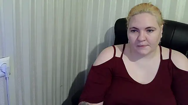 LissaLeon online show from December 17, 2025, 5:18 pm