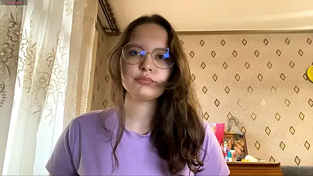 Snapshot of NessaRay chatting on December 19, 2025, 7:00 am NessaRay online show from December 19, 2025, 7:00 am