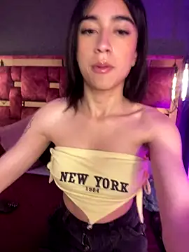 Snapshot of Emma_pinkk18 chatting on December 18, 2025, 3:16 pm Emma pinkk18 online show from December 18, 2025, 3:16 pm