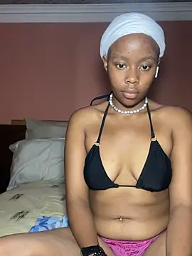 yellowjewelgirl online show from December 17, 2025, 10:37 pm