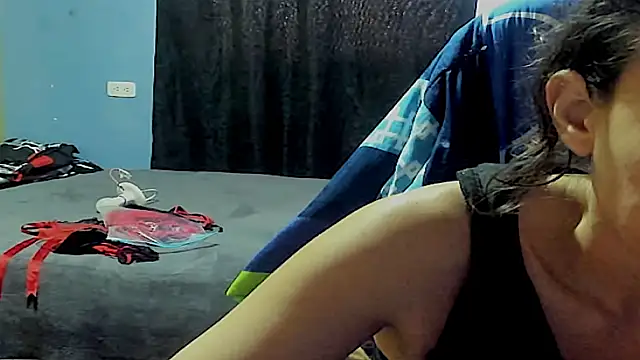 Snapshot of riquimona chatting on February 26, 2026, 6:30 pm riquimona online show from February 26, 2026, 6:30 pm