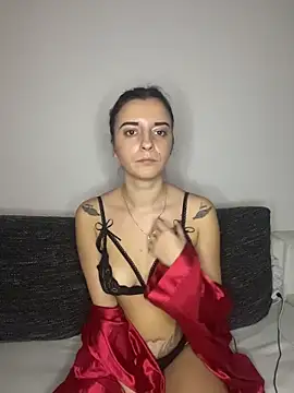 MinaSolenne online show from December 19, 2025, 2:37 am