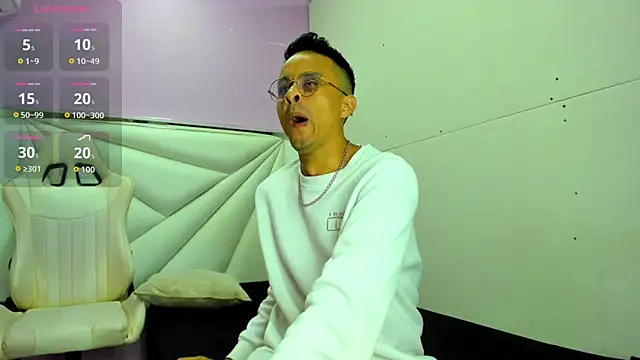 Snapshot of Ares_funn chatting on December 18, 2025, 12:09 pm Ares funn online show from December 18, 2025, 12:09 pm