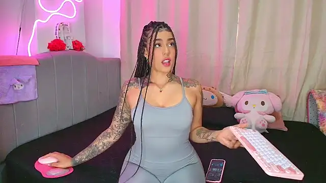 Snapshot of aihnoa_split18 chatting on May 4, 2026, 6:22 pm aihnoa split18 online show from May 4, 2026, 6:22 pm