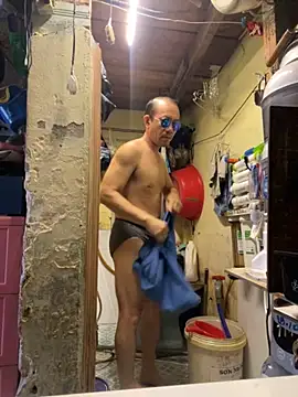 Snapshot of Anhyeuem1950 chatting on December 18, 2025, 1:00 am Anhyeuem1950 online show from December 18, 2025, 1:00 am