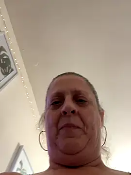 Snapshot of MistressVee chatting on December 18, 2025, 7:50 pm MistressVee online show from December 18, 2025, 7:50 pm