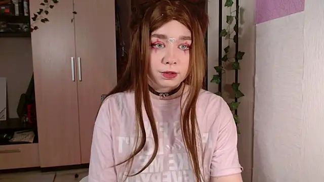 Snapshot of Yuly_Soft chatting on December 18, 2025, 4:22 pm Yuly Soft online show from December 18, 2025, 4:22 pm