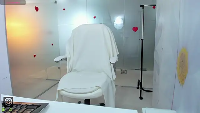 Snapshot of missdominna chatting on February 2, 2026, 4:00 am missdominna online show from February 2, 2026, 4:00 am