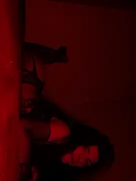 Snapshot of Hellebora chatting on December 18, 2025, 12:27 am Hellebora online show from December 18, 2025, 12:27 am