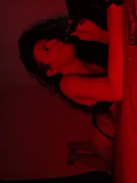 Snapshot of Hellebora chatting on December 17, 2025, 7:46 am Hellebora online show from December 17, 2025, 7:46 am