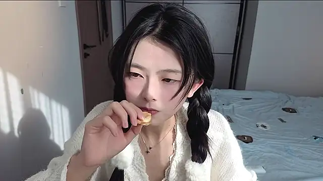 Snapshot of Koikoi___ chatting on January 13, 2026, 2:15 am Koikoi online show from January 13, 2026, 2:15 am