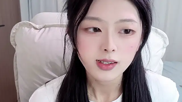 Snapshot of Koikoi___ chatting on February 4, 2026, 3:23 am Koikoi online show from February 4, 2026, 3:23 am